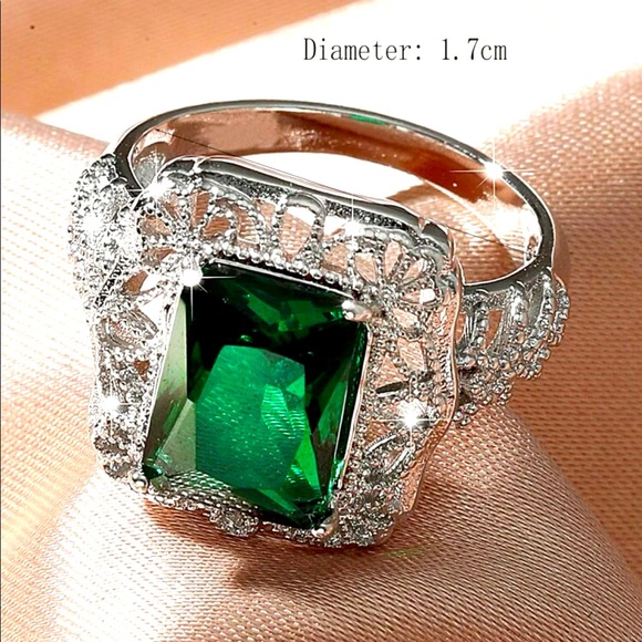 Gorgeous Emerald Green Vintage Ring 💎 - Picture 3 of 4
